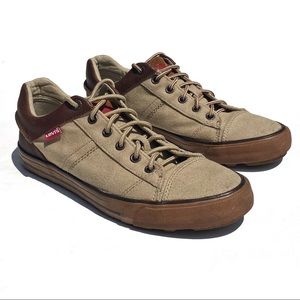 NWOT MEN'S Levi canvas shoes